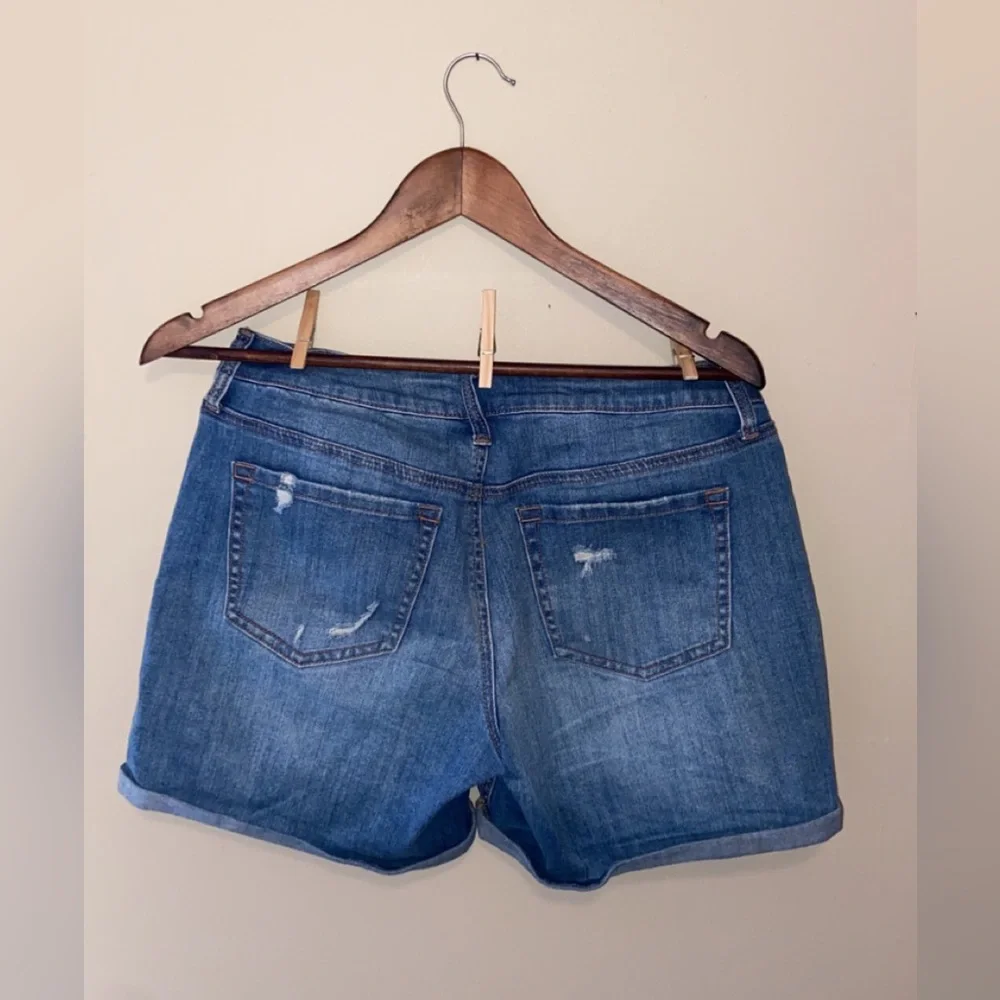 Maurices size 2 distressed shorts - Picture 2 of 4